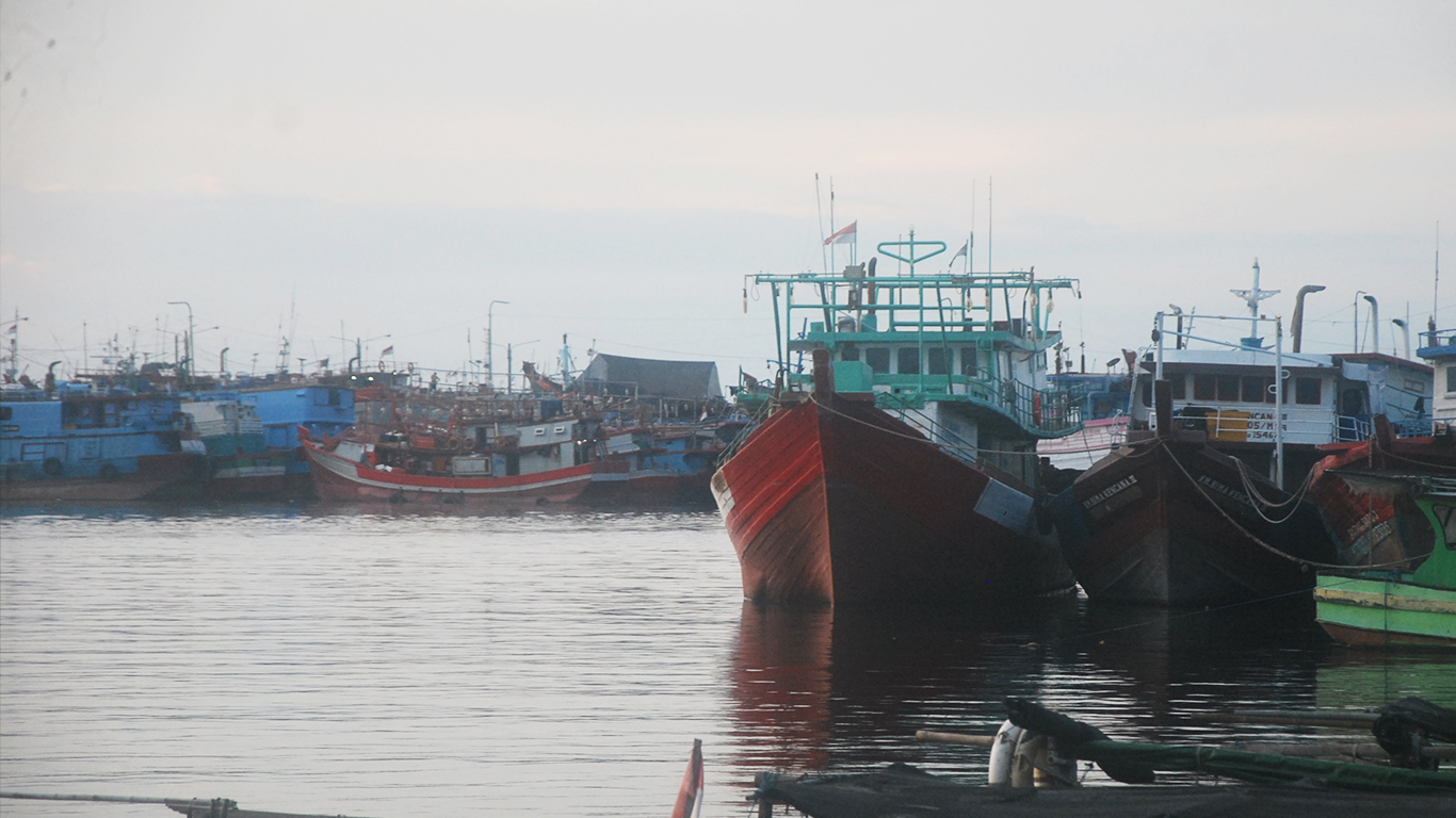 Kapal Rawai di Pelabuhan Mayangan Probolinggo EPOCHSTREAM