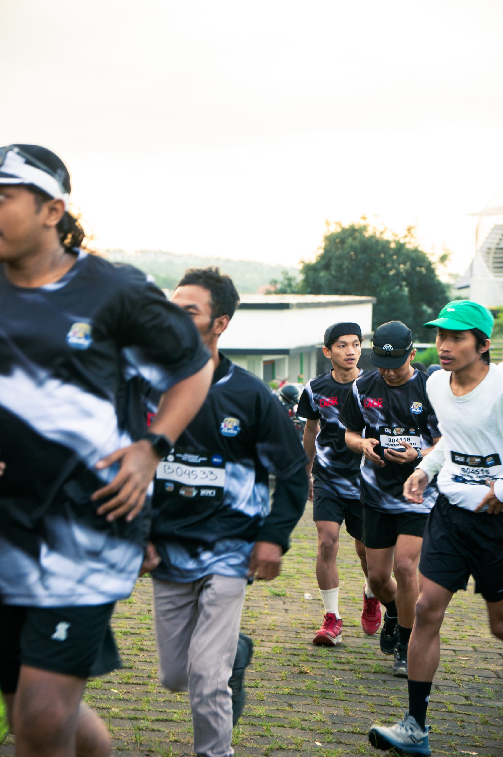 aRUNika 10K Trail Run Sukses Digelar - Panorama Alam Chatten Cafe Memikat Hati Peserta