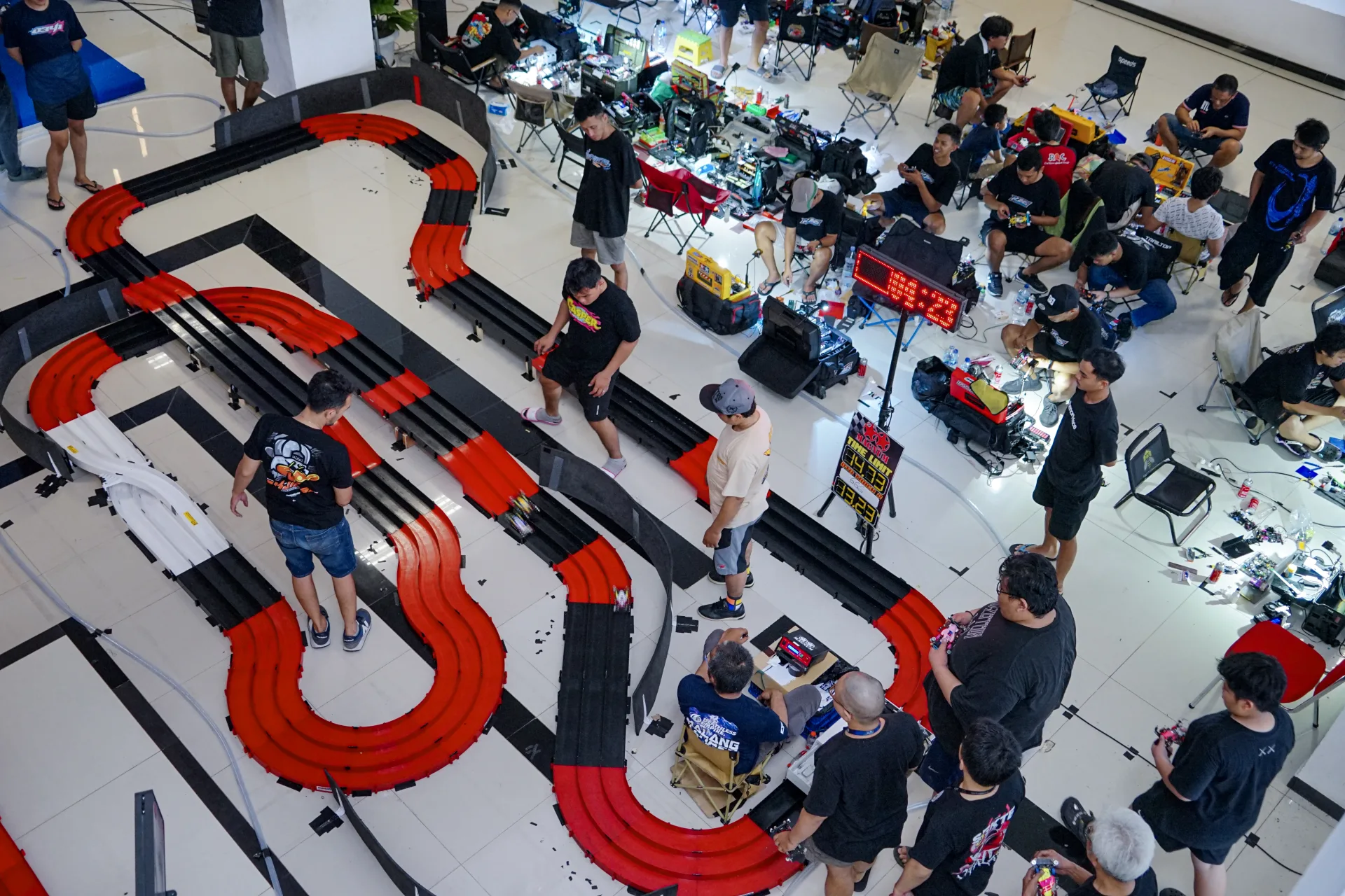 Kompetisi Tamiya Kelas Damper saat Gelaran FMIX di MCC Foto by Apry Aje