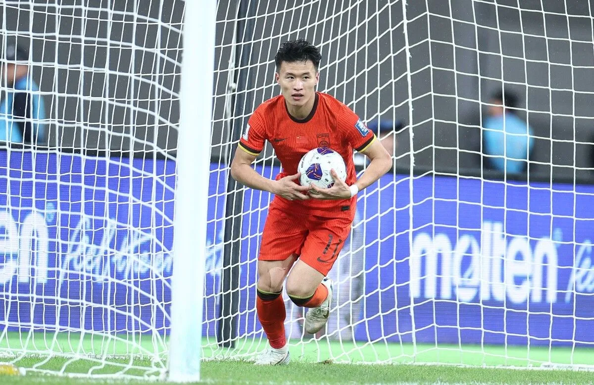 AFC Asian Qualifiers™ – Road to 26 - Lin Liangming Mencetak Satu Gol saat China PR Keok 1-3 dari Jepang di Xiamen Egret Stadium - EPOCHSTREAM