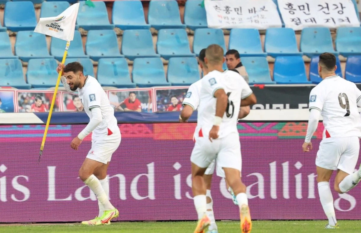 AFC Asian Qualifiers™ – Road to 26 - Zeid Qunbar Merayakan Golnya saat Palestina Tahan Imbang Korea Selatan 1-1 di Amman International Stadium - EPOCHSTREAM