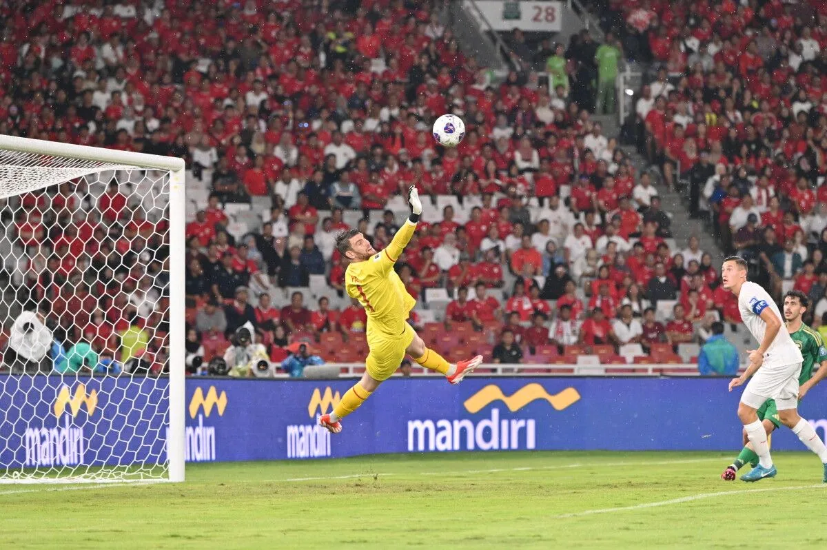 AFC Asian Qualifiers™ – Road to 26 - Maarten Paes Menyelamatkan Gawangnya saat Indonesia Menang 2-0 Atas Arab Saudi di SUGBK, Jakarta - EPOCHSTREAM