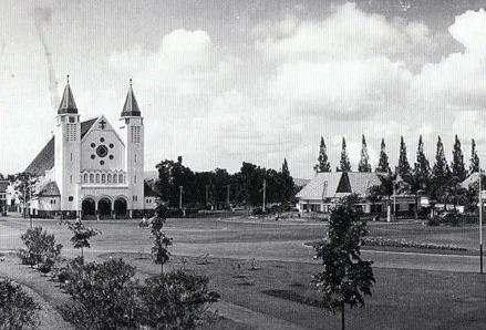 Gereja Katolik Maria Bunda Karmel atau Gereja (Katedral) Ijen Malang - EPOCHSTREAM