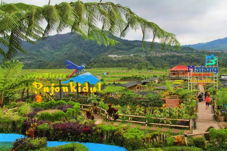 Lanskap Desa Wisata Pujon Kidul, Kabupaten Malang - Shutterstock - Muhammad Solikin - EPOCHSTREAM