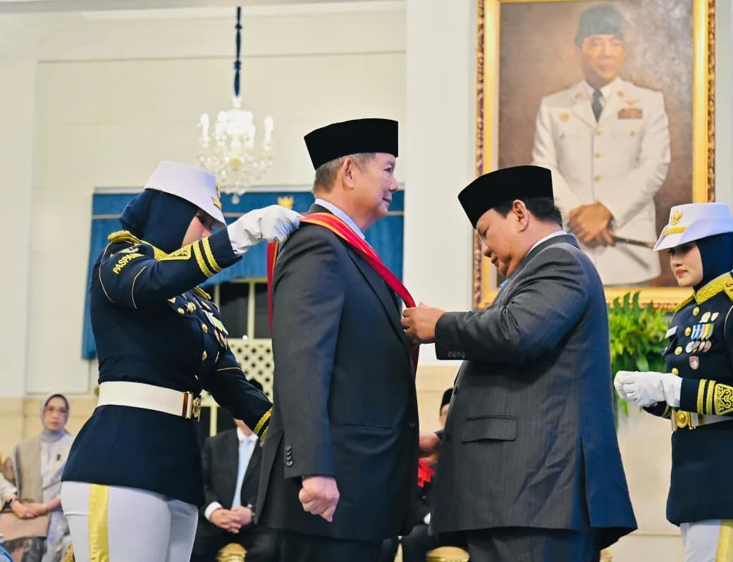 Prabowo Bagi-bagi Tanda Kehormatan kepada 141 Tokoh Nasional di Istana Negara - EPOCHSTREAM