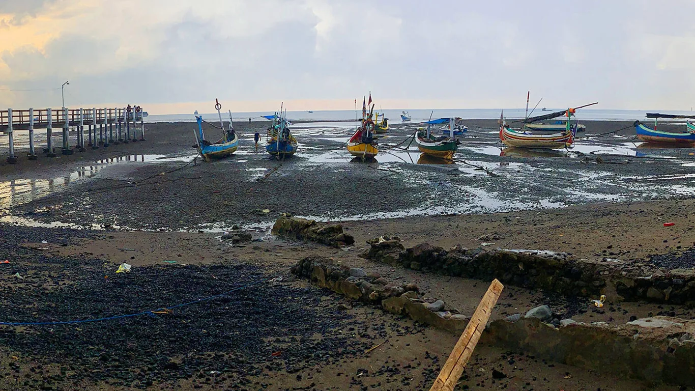 (3) Nestapa di Balik Gemerlap PLTU Paiton - Abdul Haq - Epochstream