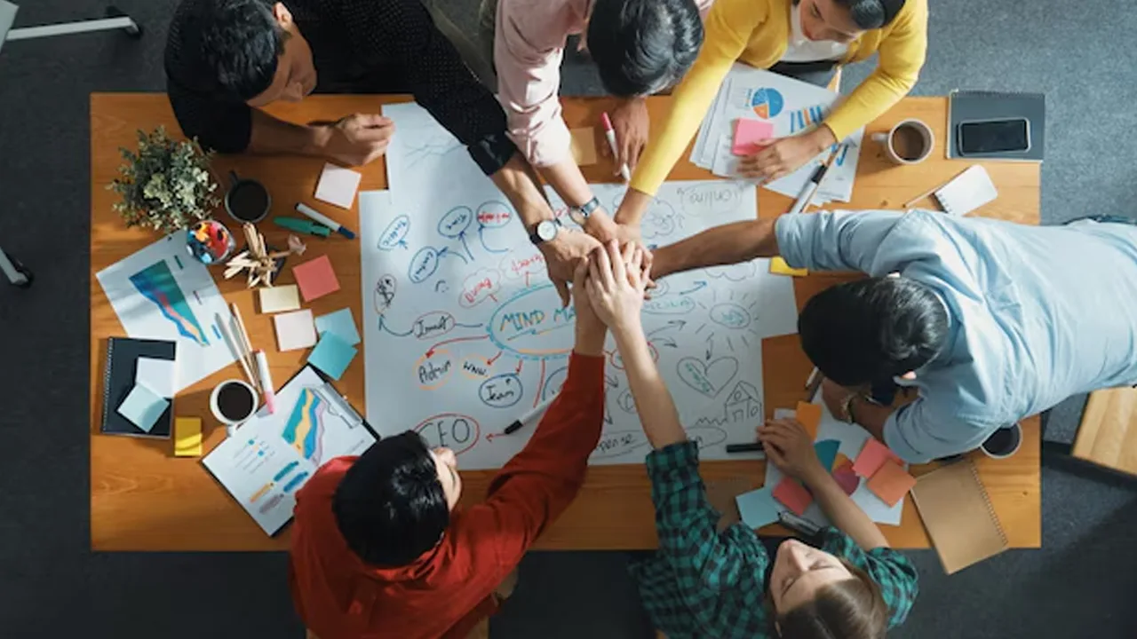 Kolaborasi, Inovasi, Adaptasi - Tiga Kunci Sukses di Era Perubahan - EPOCHSTREAM