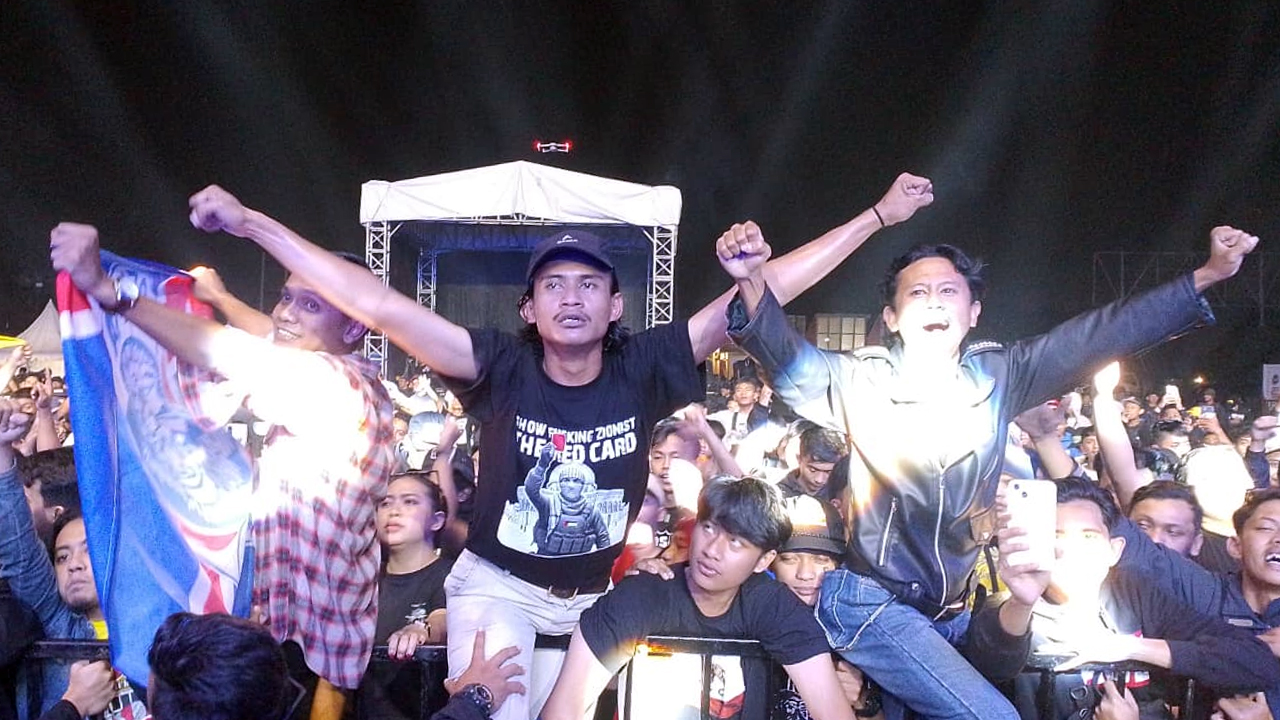 1 – Mbois! Solidaritas Arek Malang untuk Sumatra Pecah di Ngalamalang – Sound of Humanity – EPOCHSTREAM 1 - Mbois! Solidaritas Arek Malang untuk Sumatra Pecah di Ngalamalang - Sound of Humanity - EPOCHSTREAM