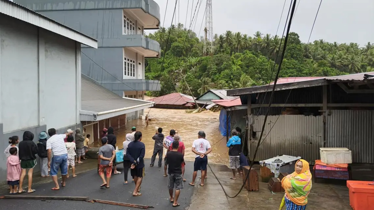 Banjir Terjang Halmahera Barat - 2 Warga Meninggal Dunia dan Ribuan Jiwa Mengungsi 2 - EPOCHSTREAM